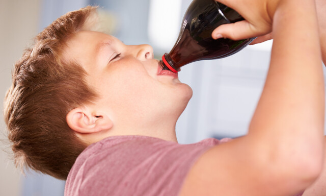 Brus er ikke bra for tennene. Foto: NTB Scanpix / Shutterstock Brus er ikke bra for tennene. Foto: NTB Scanpix / Shutterstock